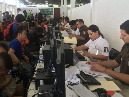 Honduras y México unen esfuerzos para atender a migrantes de caravana