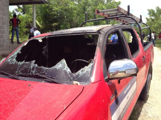 Queman auto de la Enee cuando se realizaba cortes a 'morosos'