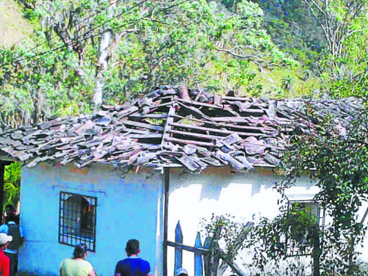 Estalla granada en alcaldía de La Campa