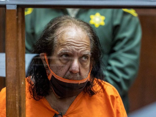 Ron Jeremy, actor de cine para adultos, es acusado de abusar de 21 mujeres