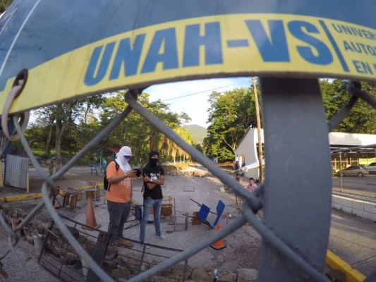 Estudiantes de la Unah-vs se niegan a desalojar