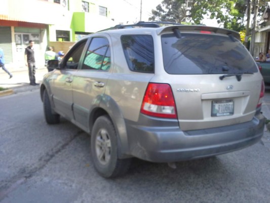 Decomisan vehículo sospechoso en persecución