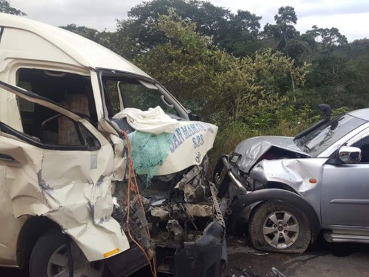 Dos heridos deja accidente en el que intervinieron tres vehículos en Cofradía