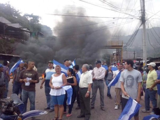 Protestan en Comayagüela por el mal estado de las calles