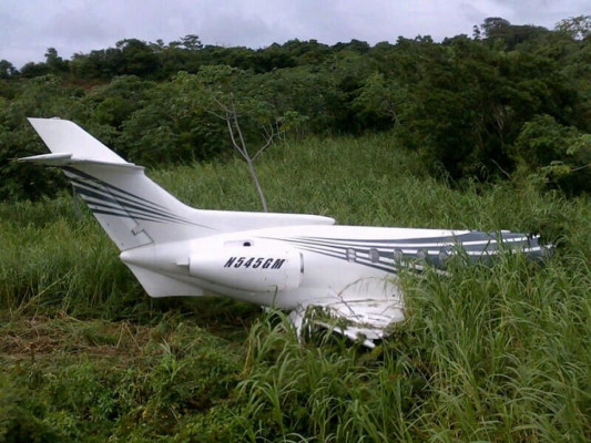 Detienen a tripulación que aterrizó sin plan de vuelo en Roatán