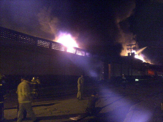 Incendio consume fábrica de camas en San Pedro Sula