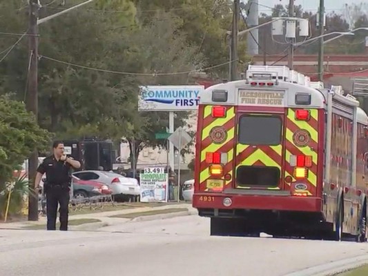 Liberan a 11 rehenes tras asalto a un banco en la Florida