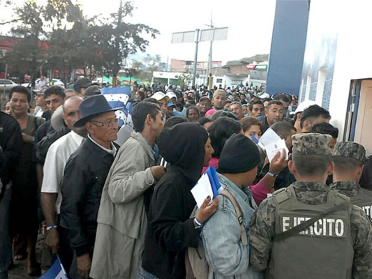 Tegucigalpa luce resguardada de militares y policías durante traspaso presidencial