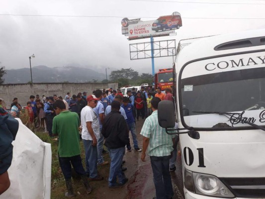 Dos muertos y cinco heridos deja intento de asalto a bus en Villanueva, Cortés
