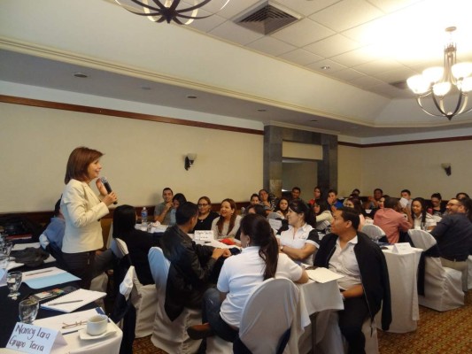 Imparten seminario sobre voluntariado empresarial