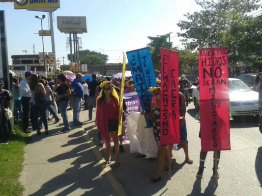 Mujeres piden 'que callen las armas' en San Pedro Sula