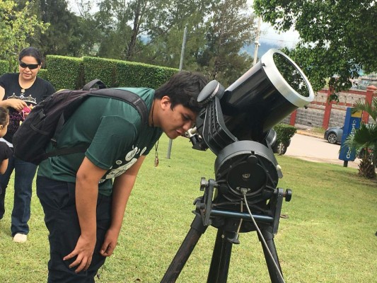 Hondureños interesados en la astronomía tienen un cita los viernes en la Unah