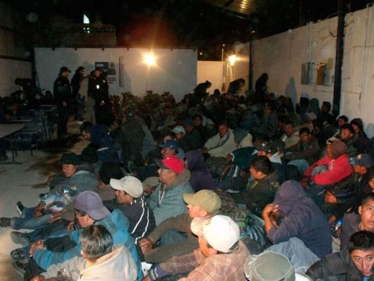 Detienen a 11 hondureños en México