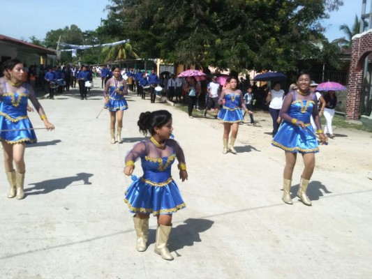 Palillona de 17 años se roba el 'show' en Ilanga, Colón
