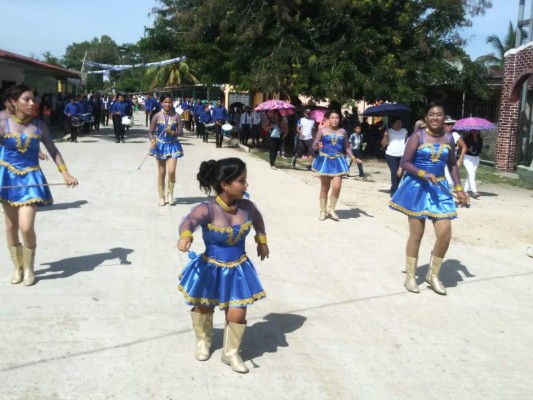 Palillona de 17 años se roba el 'show' en Ilanga, Colón