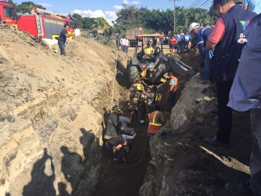 Rescatan a tres obreros soterrados en San Pedro Sula