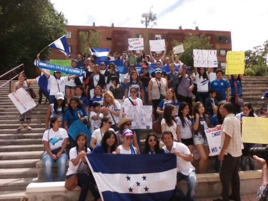 Hondureños en España claman por un alto contra la corrupción