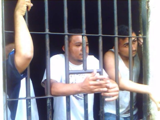 Detienen infraganti a tres extorsionadores