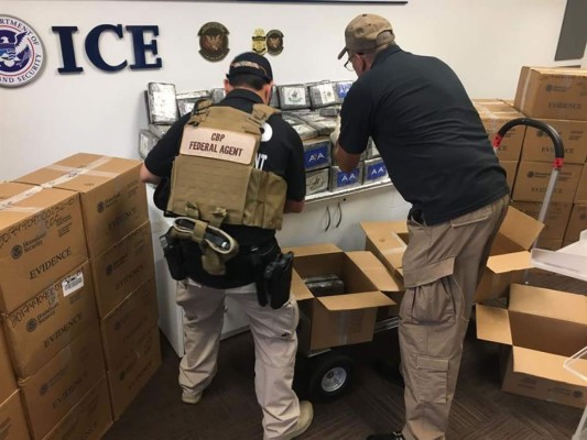 Decomisan 53 kilos cocaína escondidos en cajas flores en aeropuerto Puerto Rico