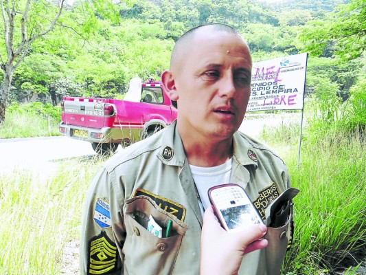 Con aplausos despiden a bombero fallecido en Ocotepeque