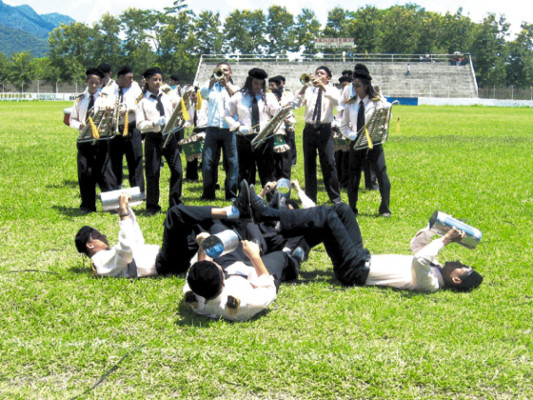 Bandas musicales en Festival por la Paz