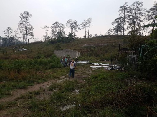 Fuertes lluvias y granizo dañan 14 casas en La Paz