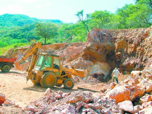 Listas 250,000 hectáreas para inversión minera
