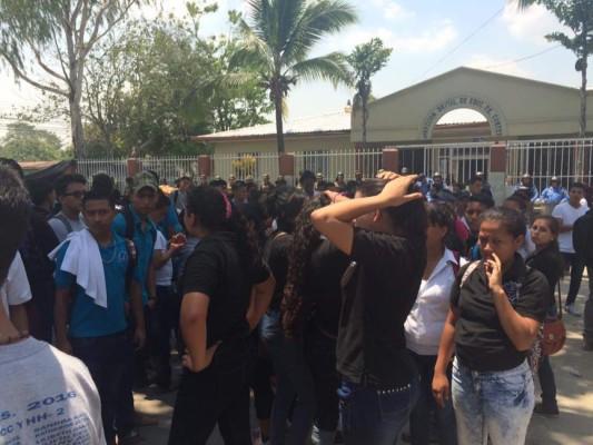 Represalias y amenazas denuncian estudiantes de media por toma de colegios