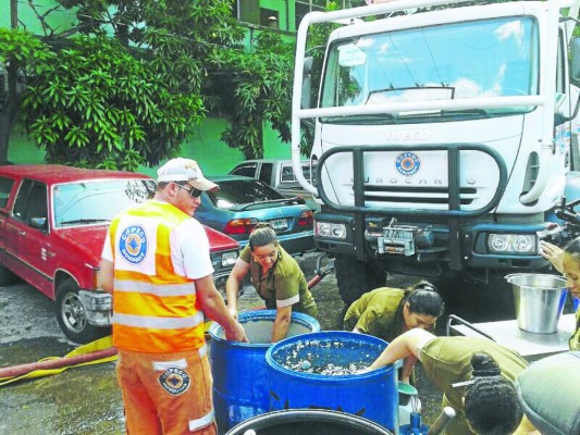 Suspendidas cirugías en el Hospital Escuela por la falta de agua