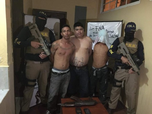 Detienen a tres supuestos pandilleros en La Ceiba