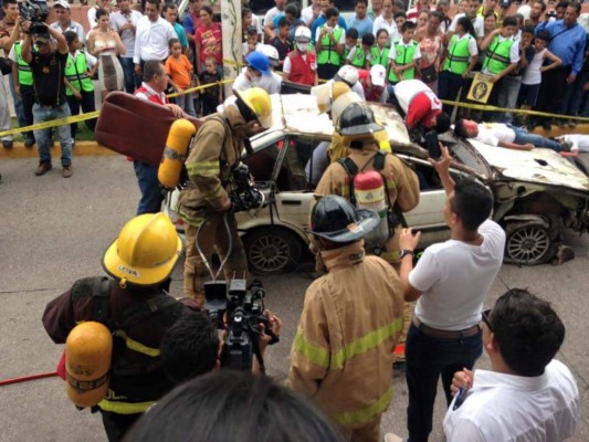 Con desfile llaman a ser responsables