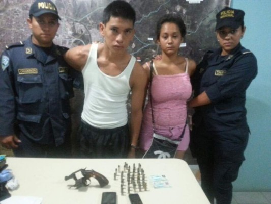 Capturan a pareja por adueñarse de una casa