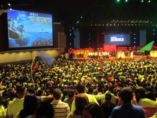 Más de 15,000 personas recibieron el 2016 en la iglesia Ebenezer