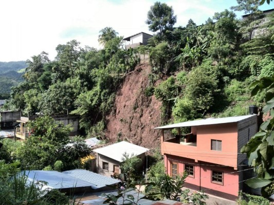 Honduras: Evacúan a 10 familias por intensas lluvias en Copán