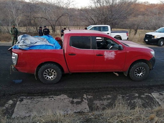 Sanguinarios narcos dejan 12 cuerpos en una camioneta en México