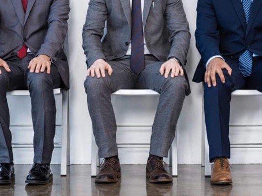 Corbatas y pañuelos, en peligro de extinción