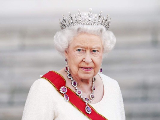 La reina Isabel II será una de las primeras en recibir vacuna contra el covid-19