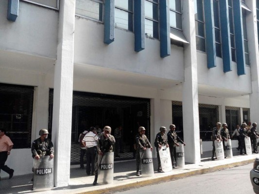 Militarizan oficinas de la DEI previo a cierre y despido de empleados