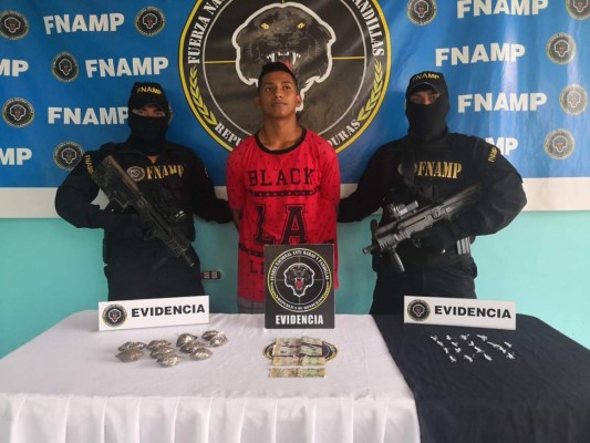 Capturan a 'princesa' en posesión de supuesta droga en La Ceiba   