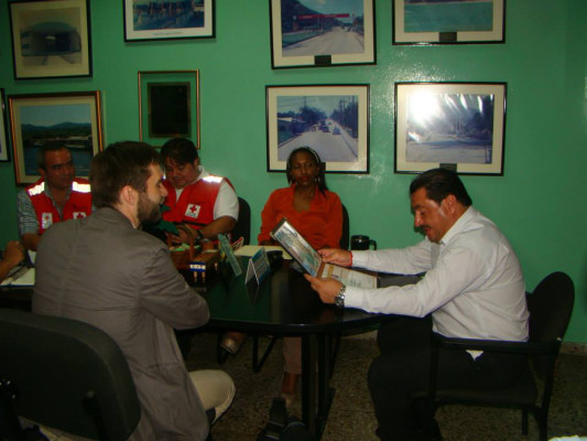 Cruz Roja alemana apoya a prevención del dengue en Puerto Cortés