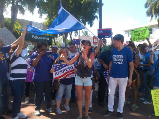 Hondureños marchan en Miami pidiendo reforma migratoria