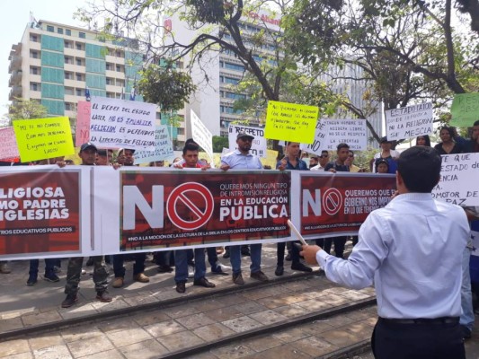 Sociedad Civil defiende libertad religiosa mediante plantón en San Pedro Sula