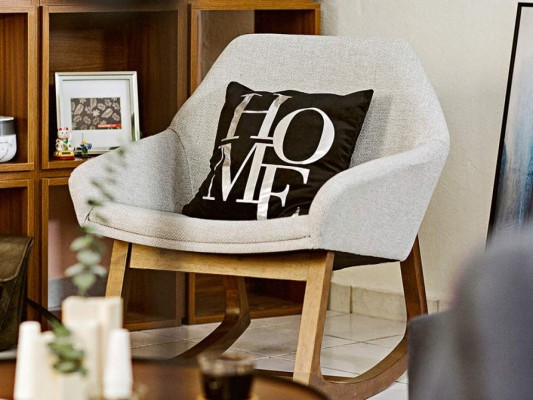 Comodidad versátil en los muebles de este año