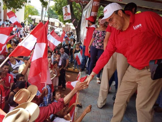 Luis Zelaya encabeza nutrida caravana en la región sur de Honduras