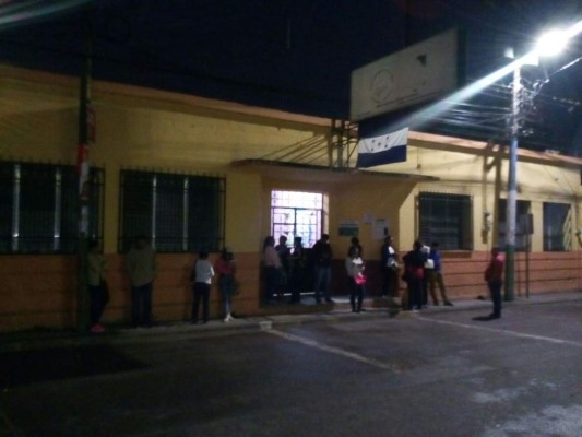 Pobladores de Comayagua asisten a las urnas    