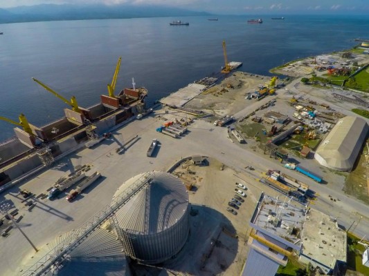 Importadores buscan solución ante atrasos en el muelle 3B