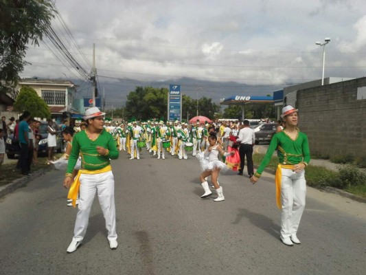 Reñido pulso entre las bandas marciales de Honduras