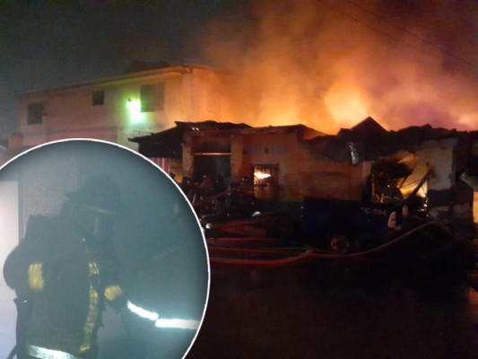 FOTOS: Voraz incendio consume yonker en el barrio Medina de San Pedro Sula