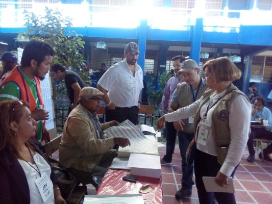 El Salvador a las urnas para eligir a diputados y alcaldes