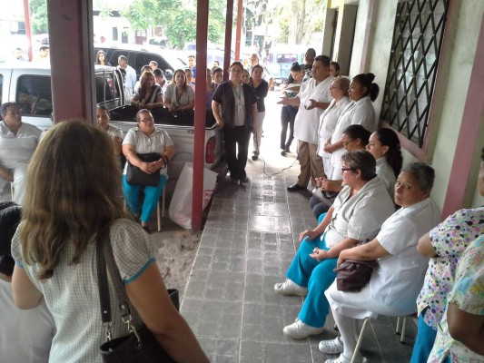 Enfermeras del Leonardo Martínez tienen cuatro meses sin salario
